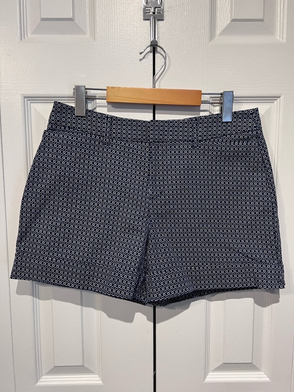 Catherine Malandrino Navy & White Patterned Cuffed Shorts Size 8